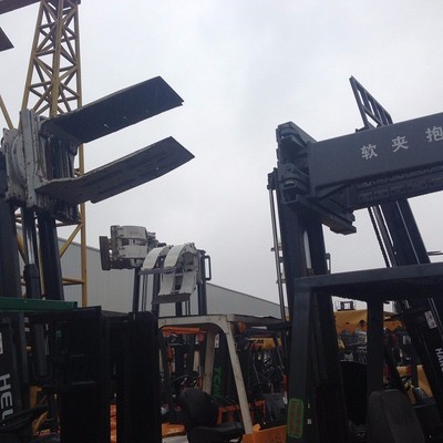 如何选购性价比高的二手夹抱叉车与软包夹叉车？高清细节图全解析